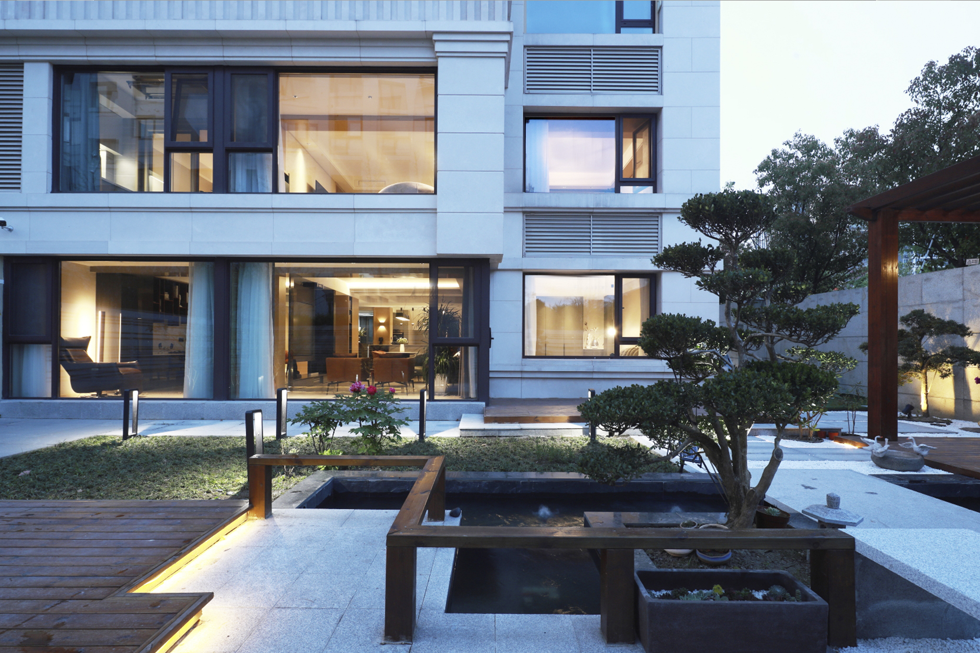 上下打通的重新解构之家，两套大平层打造老少皆宜的现代风装修