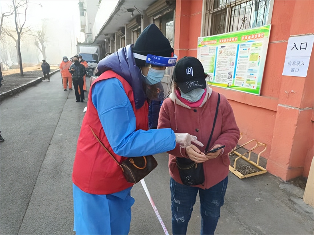 沈阳开放大学理工学院党支部积极参与抗疫 让党徽在社区里闪光