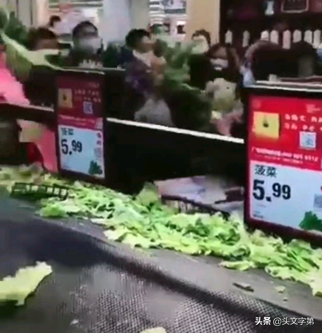 上海浦东超市全面抢空，将开始分批封控，多地医疗物资已赶往支援