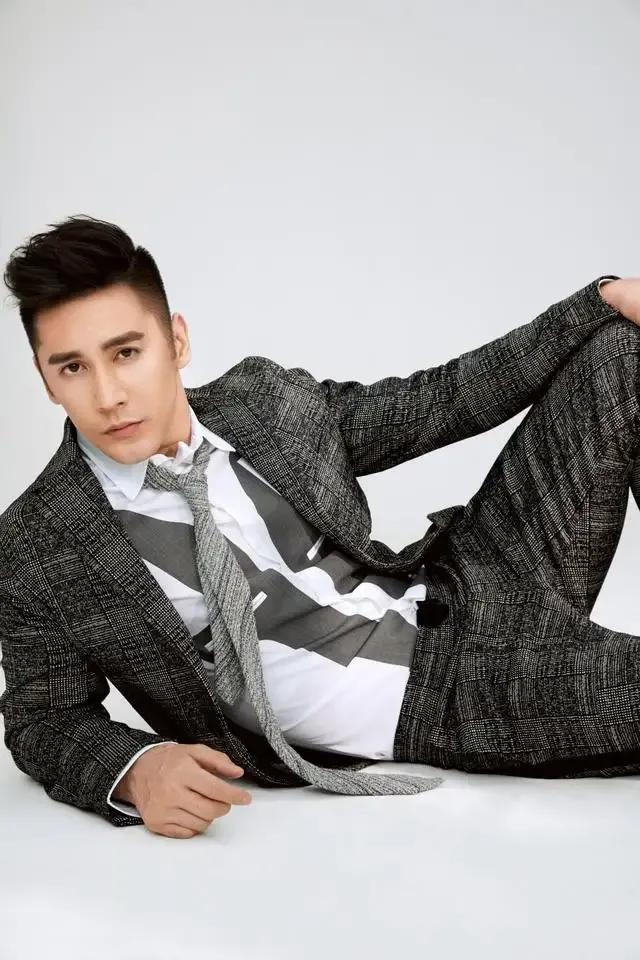 张伦硕的婚史钟丽缇为何要去一个带着三个孩子复杂婚史的女人