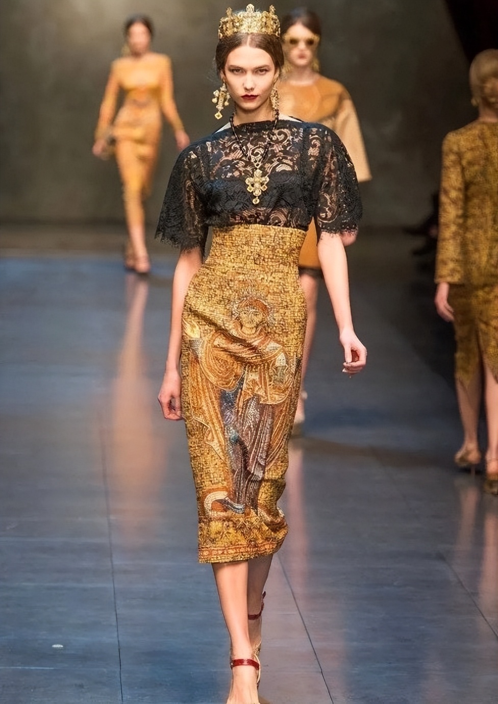 伊万卡的“苦命”妯娌：超模小KK年入千万，依然入不了婆家的法眼