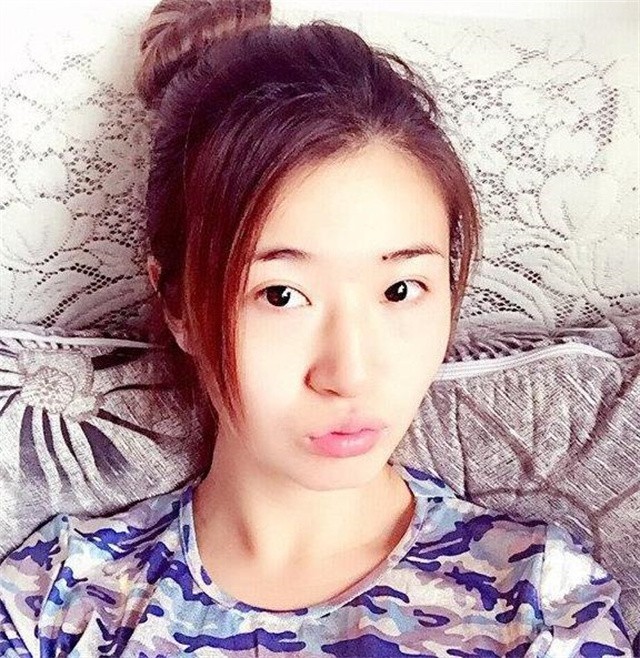 二人拥有着共同的爱好和话题,自然便走到一起成为了朋友,再加上张佳迪