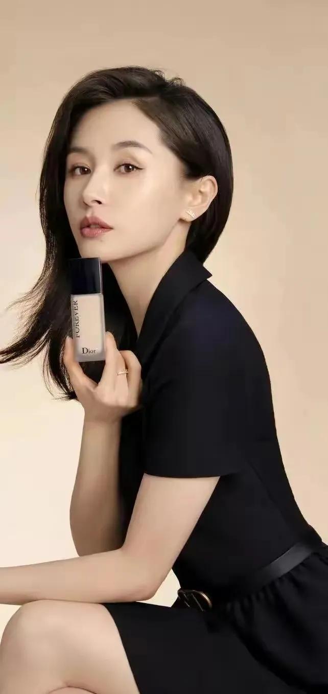 王子文气质迷人