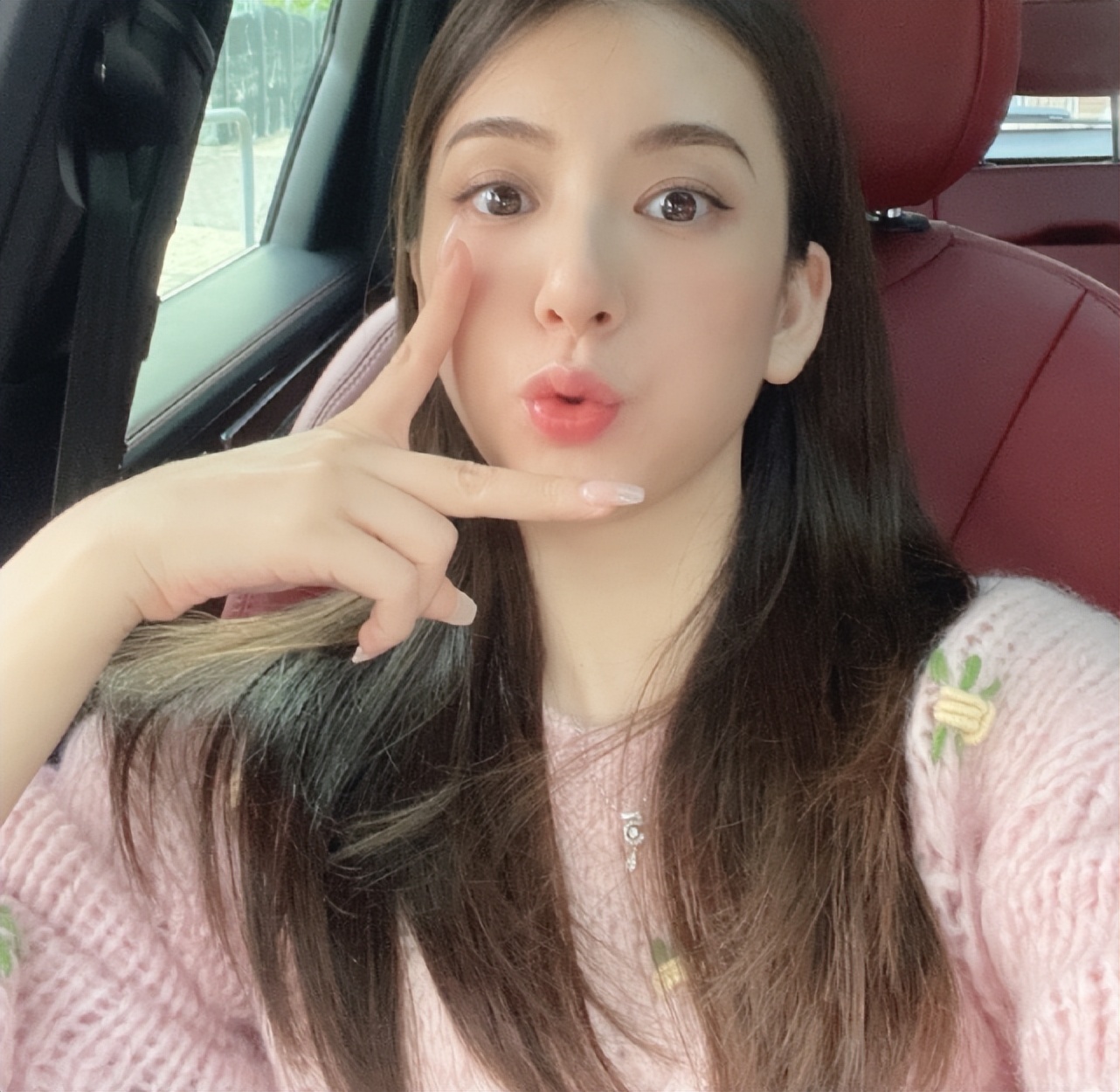 郭富城老婆豪华浴室内录视频，护肤品全是孕妇可用，被疑怀三胎