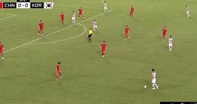 半场-仅2成控球0射门，朱辰杰送超级乌龙大礼，国足选拔队0-1韩国