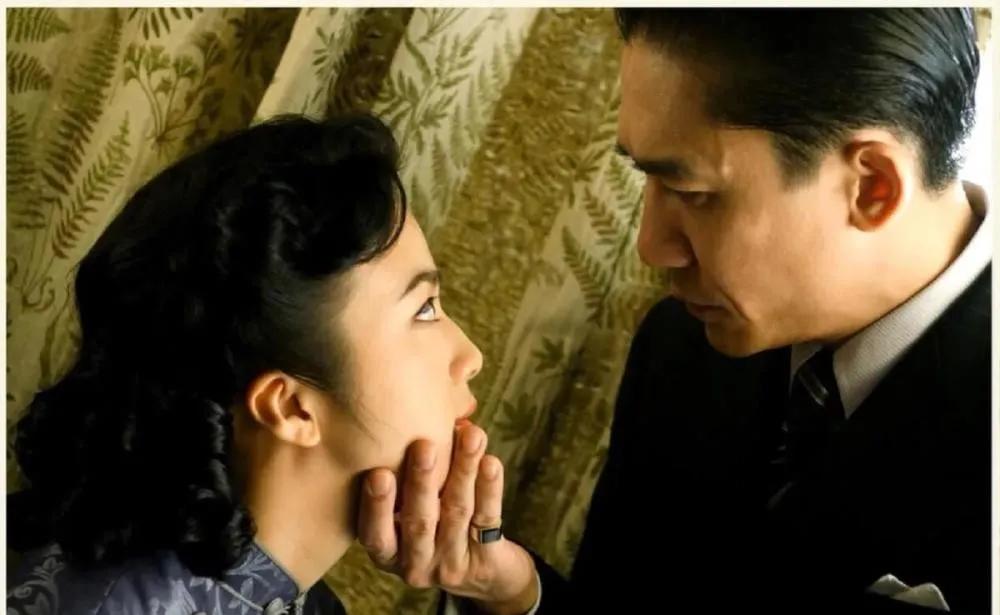 汤唯为什么被封杀（同演《色戒》，为何汤唯被封杀，梁朝伟却没事？冯小刚金星鸣不平）-趣拿体育