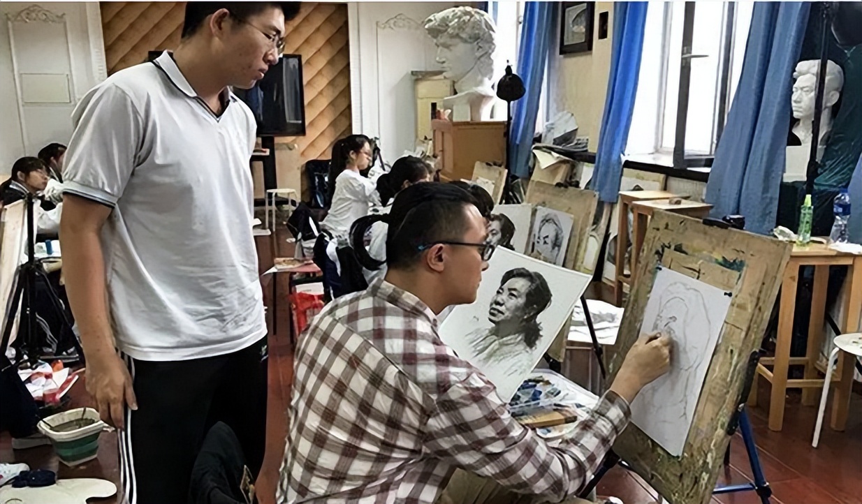 美术生满分作品火了，第一眼看上去平平无奇，细看却全是灵魂画手