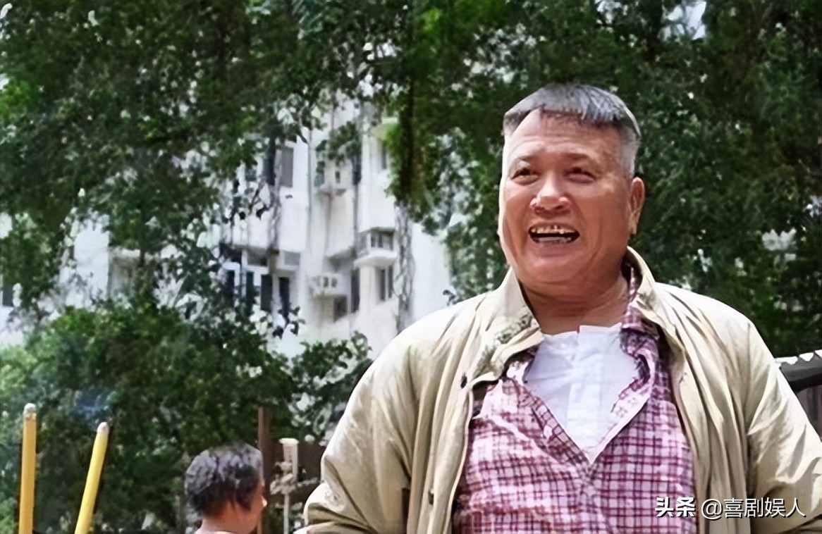 失业演员现状有多惨？摆地摊卖菜，当搬运工，怀着孕还在卖房