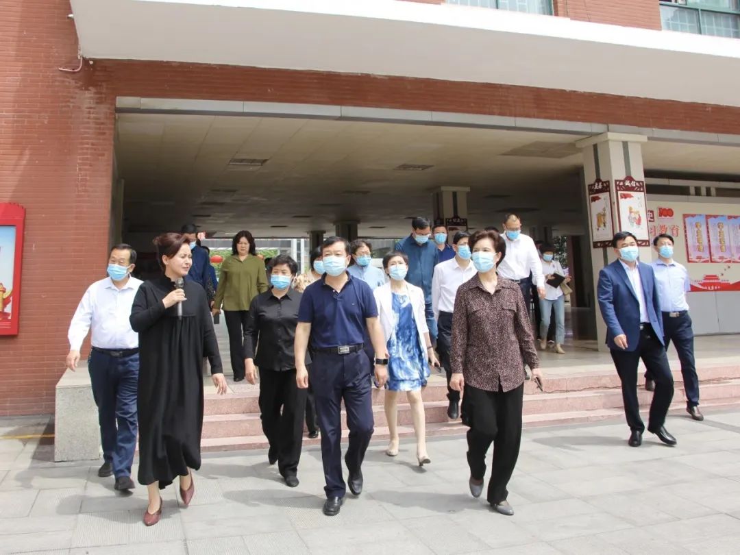 ��������Э��ϯ�Ÿ���һ�е���ʮһѧУ����Ԥ��δ�����˷��﹤��