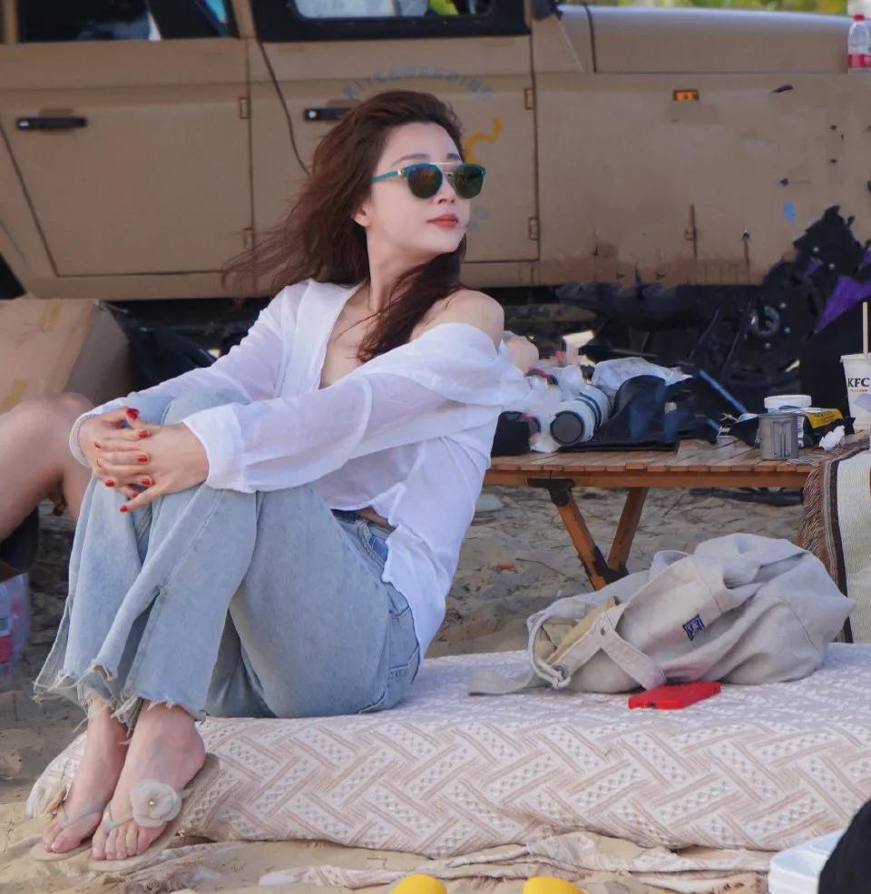 能想到这是四十几岁的人吗？殷桃