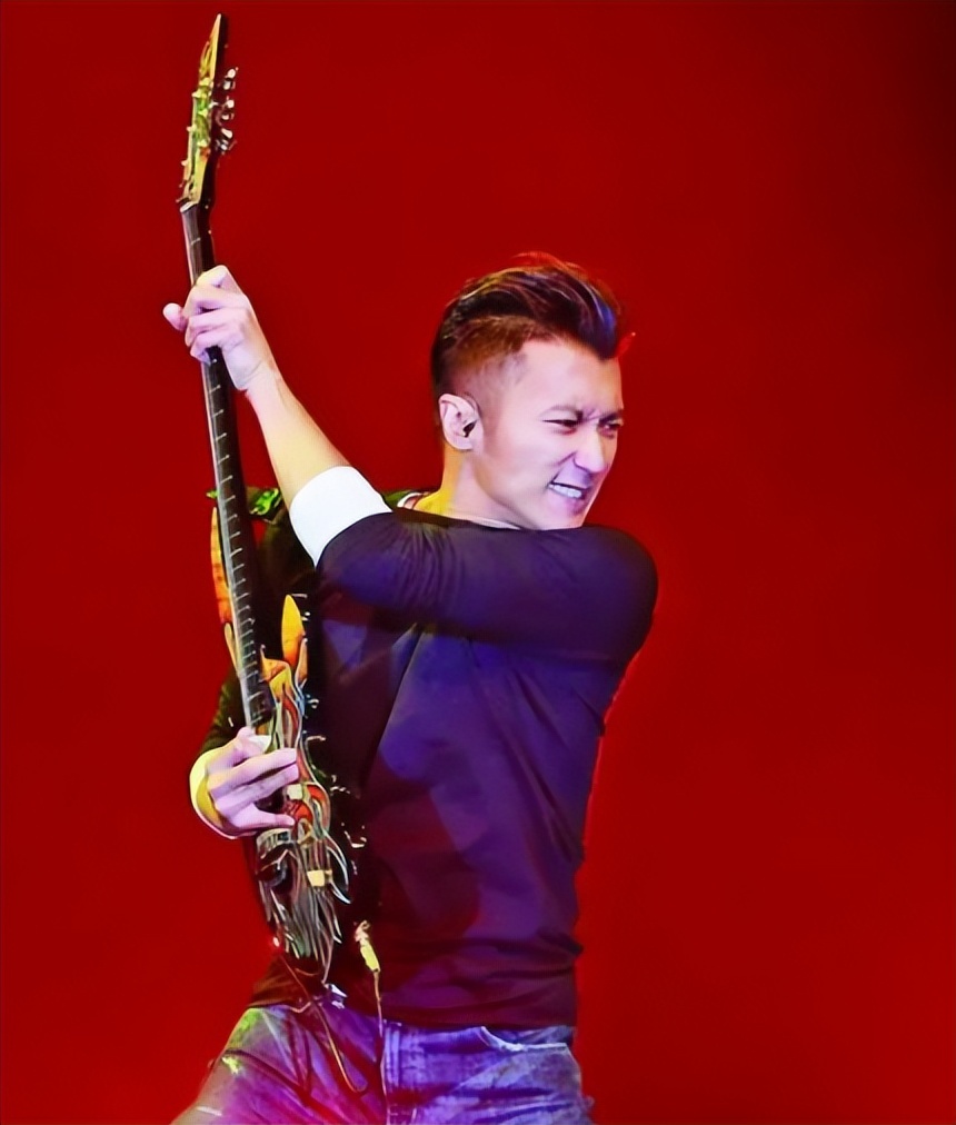 为什么谢霆锋那么爱王菲?你看他14岁做了什么就懂了