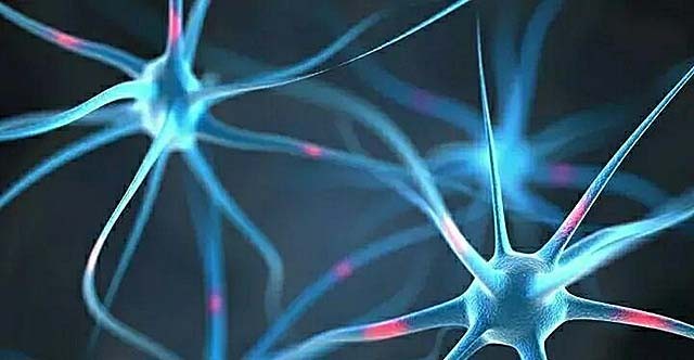 河北小伙胸口顶着200多斤肉球，体重500斤，吃喝拉撒在床上解决