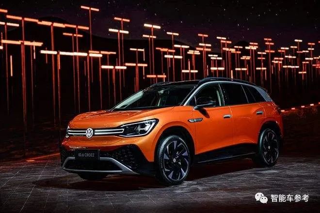 大众智能车大版本更新：记忆泊车自主变道都有，特斯拉味很浓