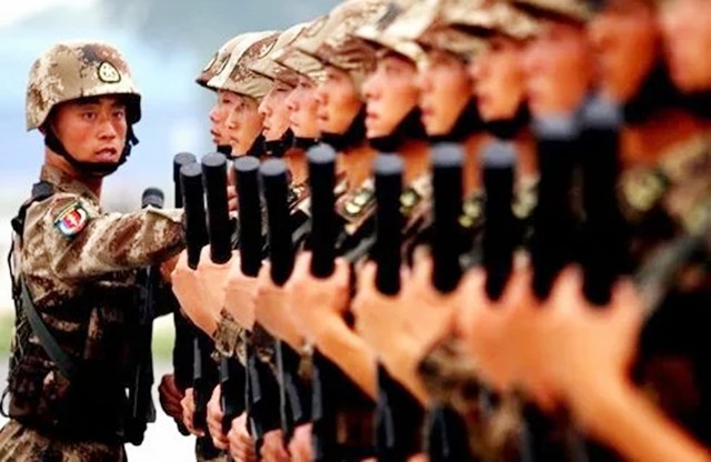 不靠颜值靠实力的三胞胎兄弟，原来学舞蹈，现在成了军营男子汉