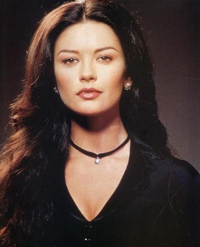 殿堂级的美人!"世界第一美"—凯瑟琳泽塔琼斯写真赏