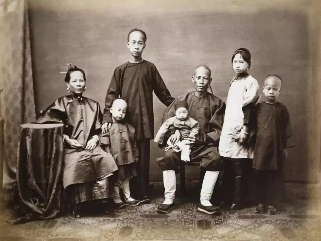 我们用30年,忘掉了与亲人拍全家福的新年习俗