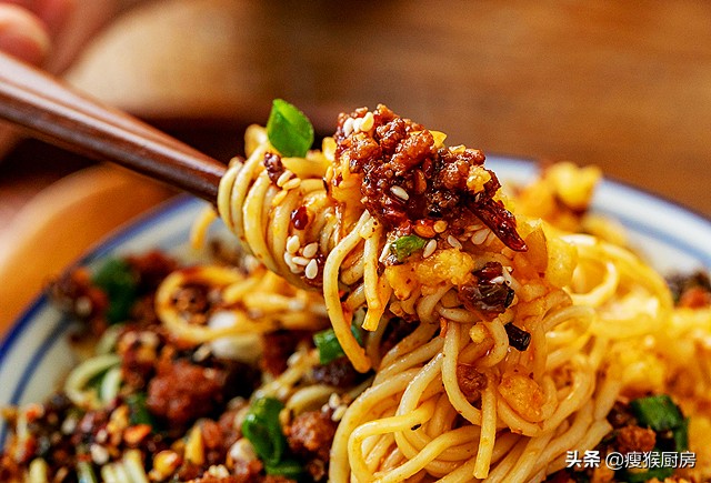 重庆最出名的8种小吃，特色山城美味，麻辣鲜香，看得人直流口水