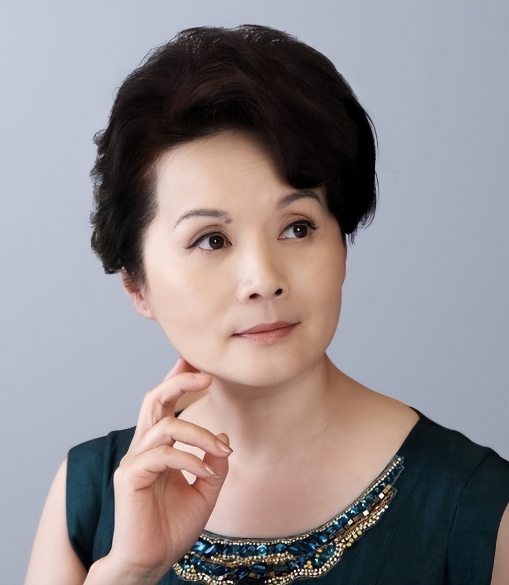 这5位“妈妈专业户”：将“贵妇”气质发挥得淋漓尽致，难演穷人