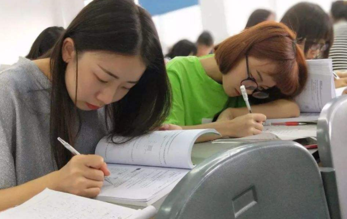 考上985、211大学有多不容易？班主任给出答案，底层父母很心酸