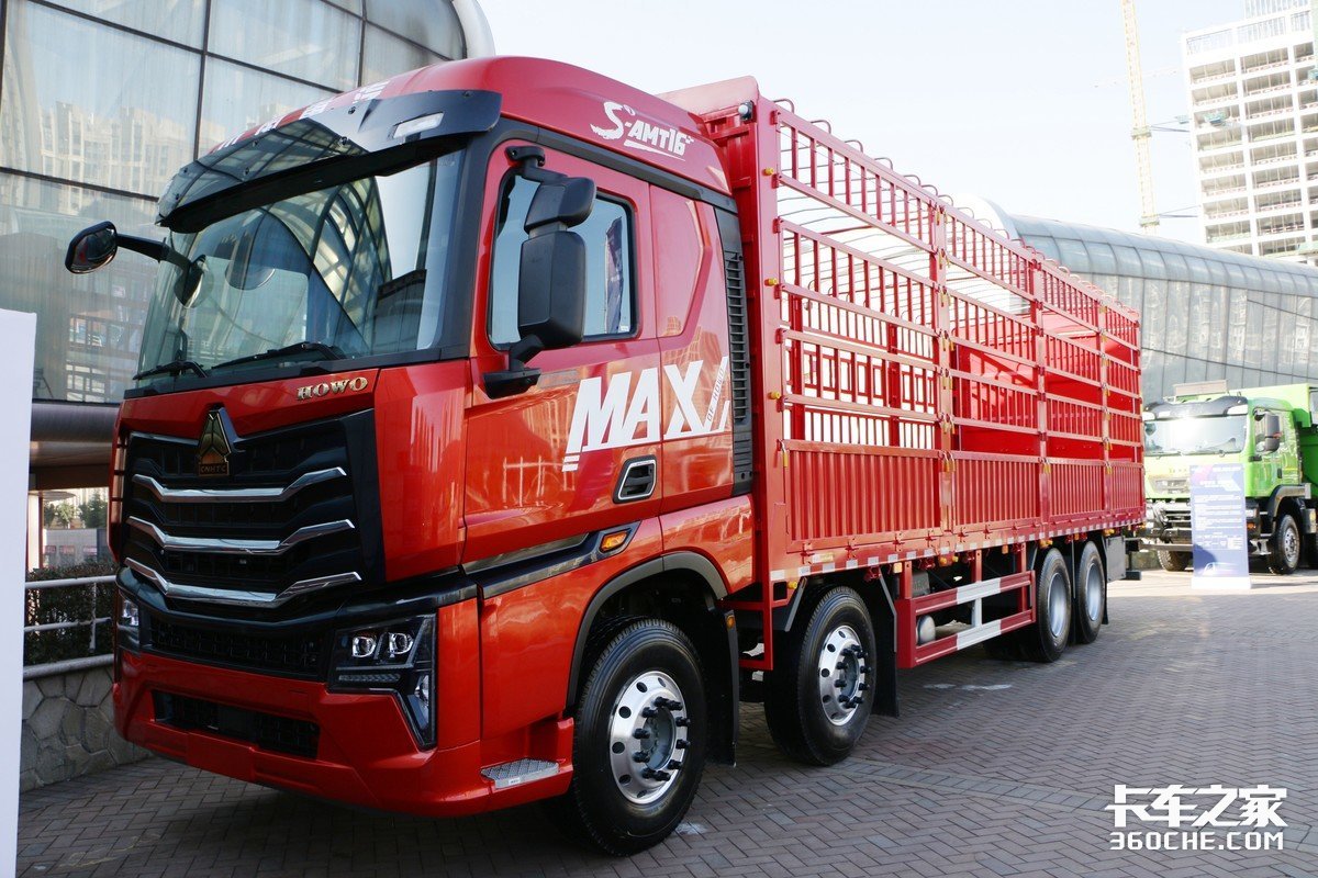 載貨車配置都這么高？實拍490馬力重汽豪沃MAX，配七代無憂換擋