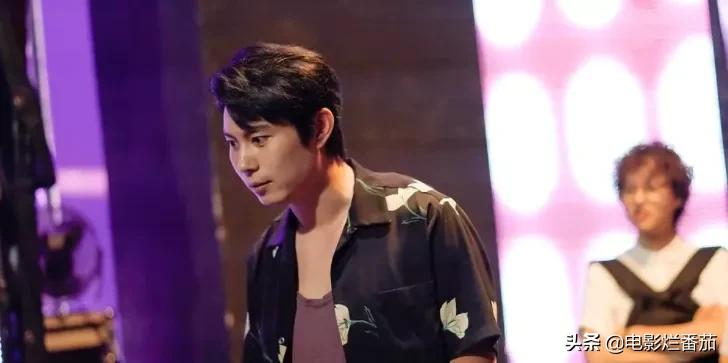 13天破20亿！2022年初这个无名之辈的表演，让我爆发出久违的大笑