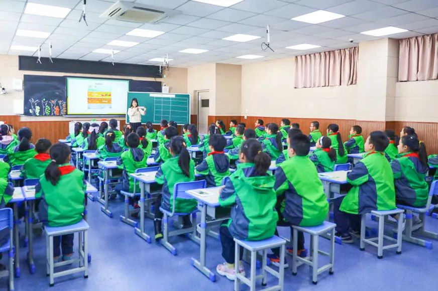 东升迎春小学高雪老师受邀在四川省小学英语网络教研活动中说课