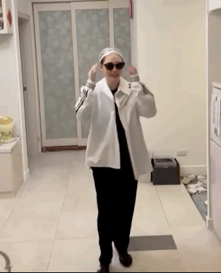 具俊晔隔离结束0点出关，坐车直奔大s家，小s模仿其唱跳迎新姐夫