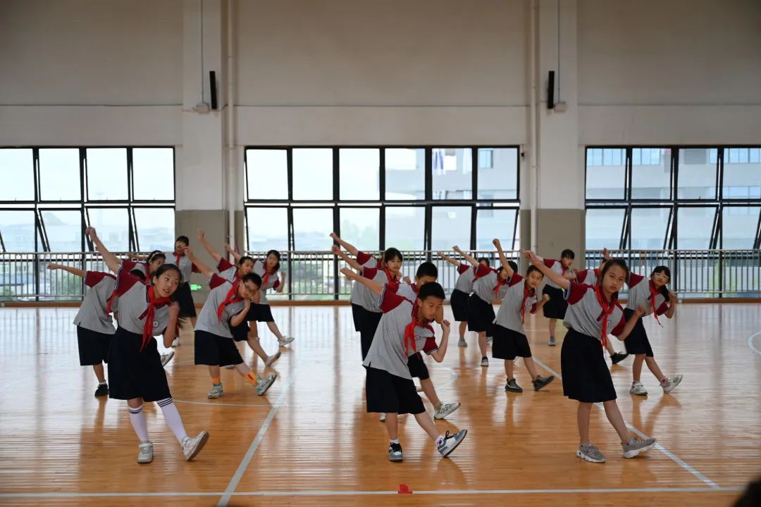 美在附小——记天府新区新兴中学附属小学开展第一届艺术节