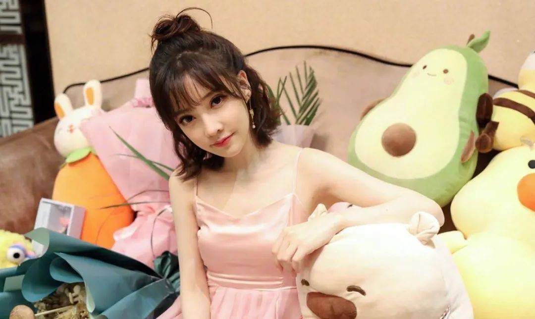 冯提莫抗癌归来,你支持她重振事业吗?快来评论为她加油吧!