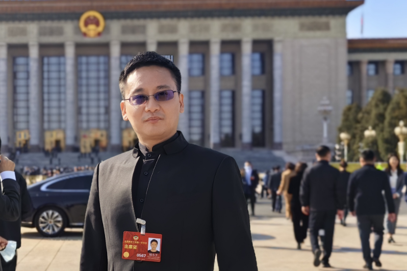 月度时事评论表（新一届全国政协委员，周小平同志，向大家汇报参会感想）