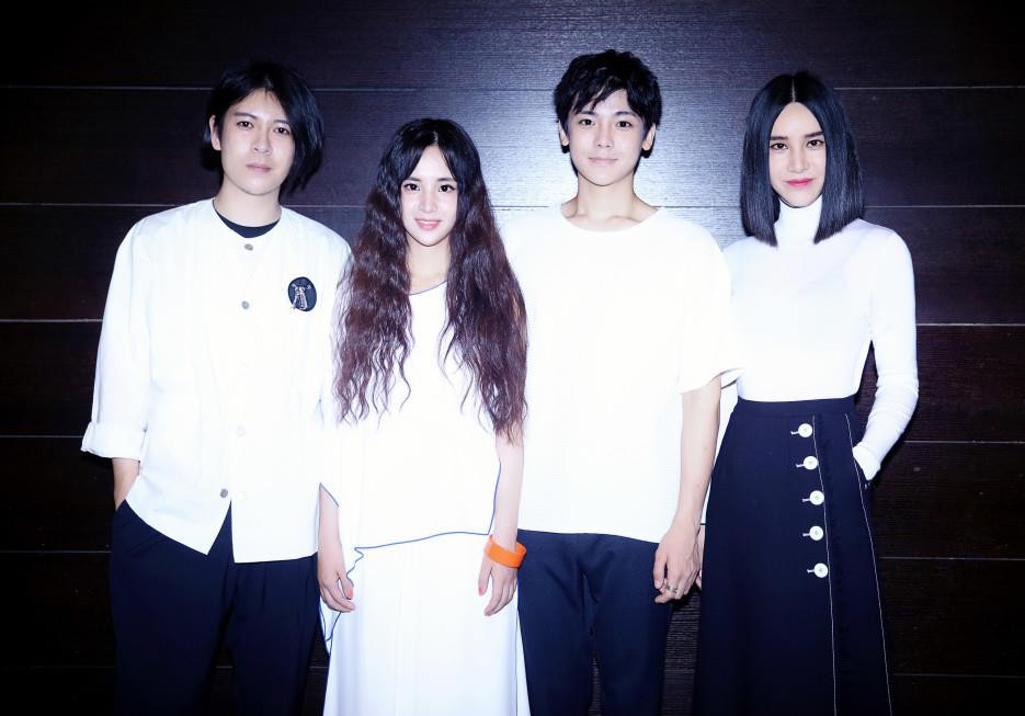 而后来蒋佳恩凭借着《花间提壶方大厨》火起来之后,更是给尚雯婕和"