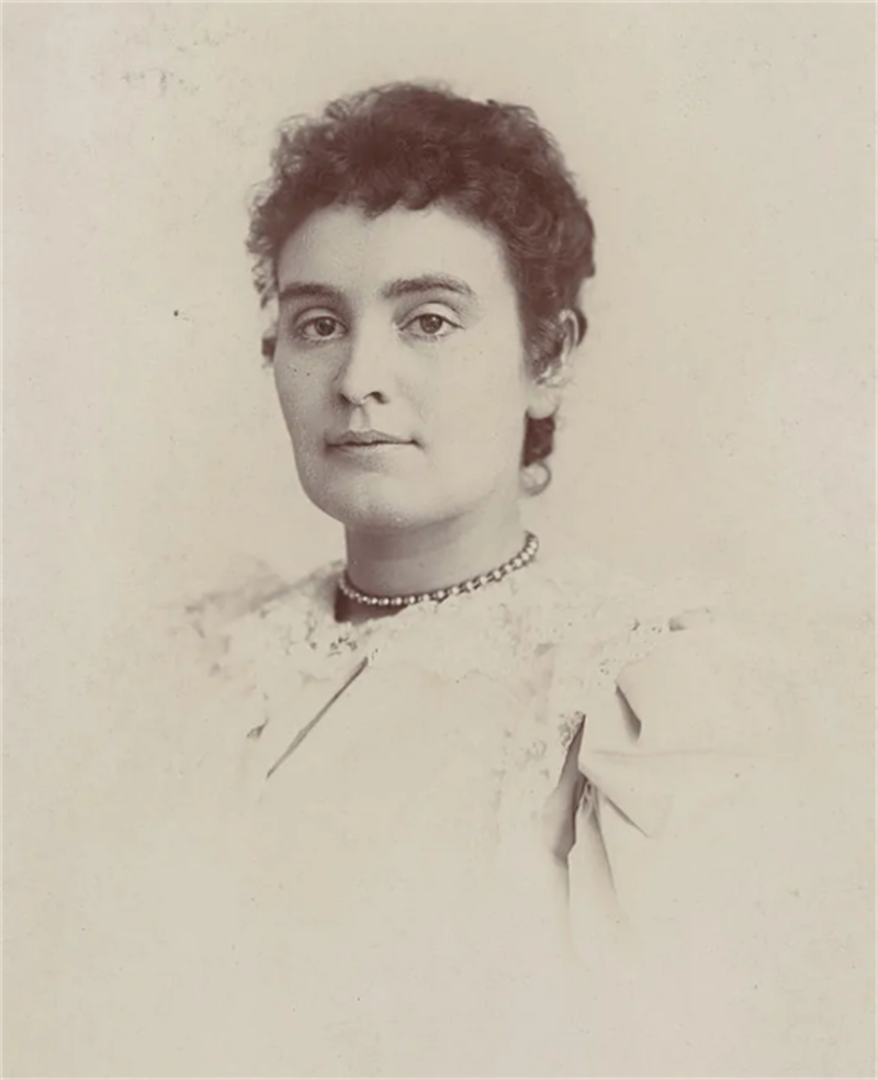 海伦凯勒介绍(海伦·凯勒:像动物一样的聋哑盲女孩,被老师教育成世界