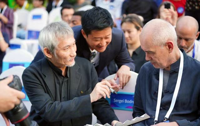 做核酸插队，酒后逃逸，随地大小便，这12位明星素质堪忧