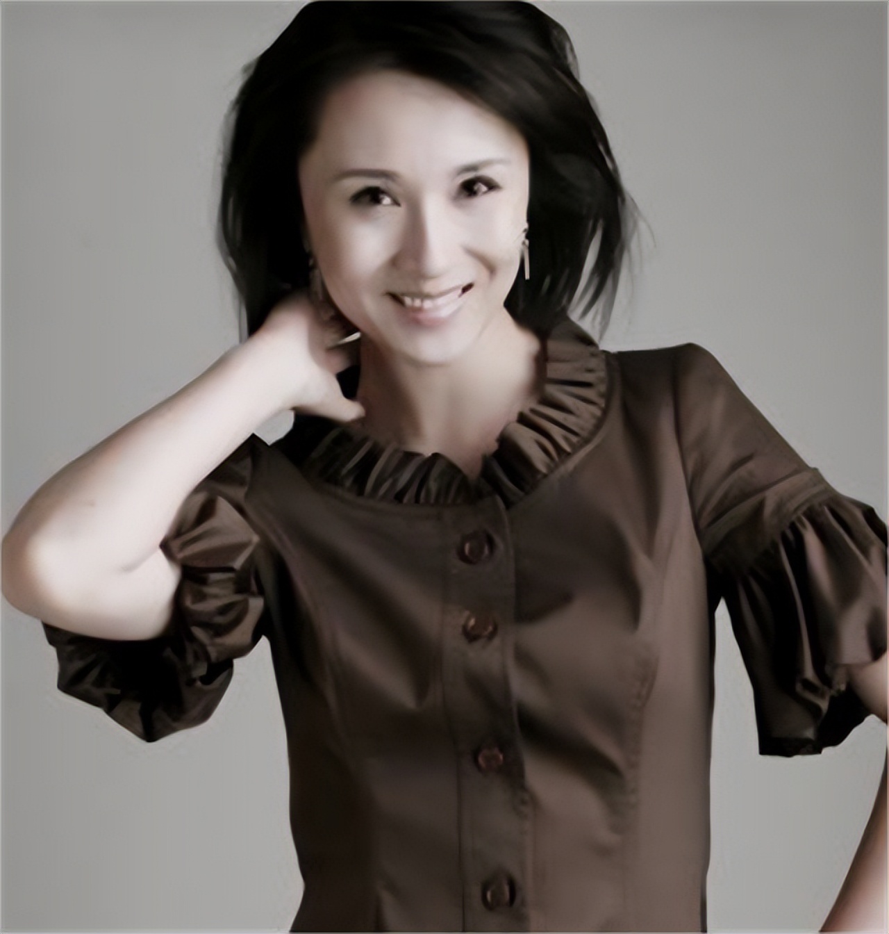 天水籍央视天气预报主持人——裴新华的家族背景让人连生羡慕