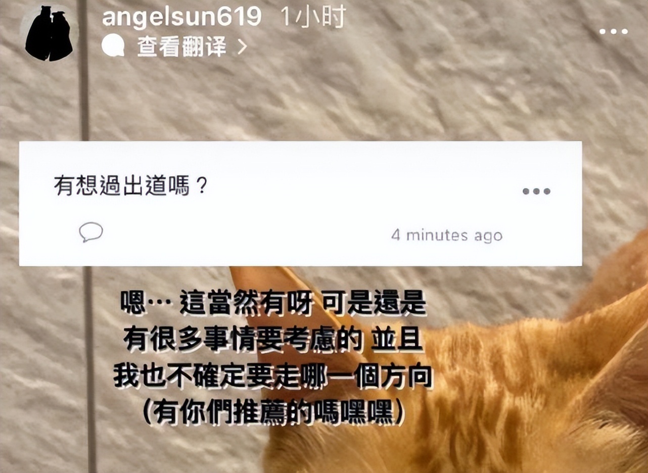 贾静雯大女儿与同学聚会，16岁梧桐妹染黄发穿露背装，太过成熟