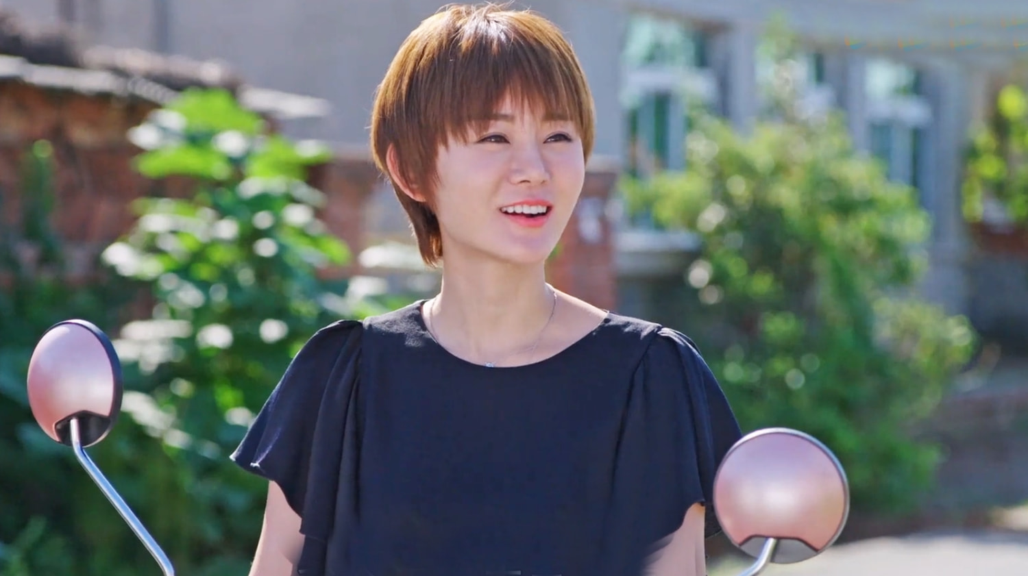 黄一芝——因为黄世友和谢大脚走到了一起,黄世友的女儿黄一芝也出现
