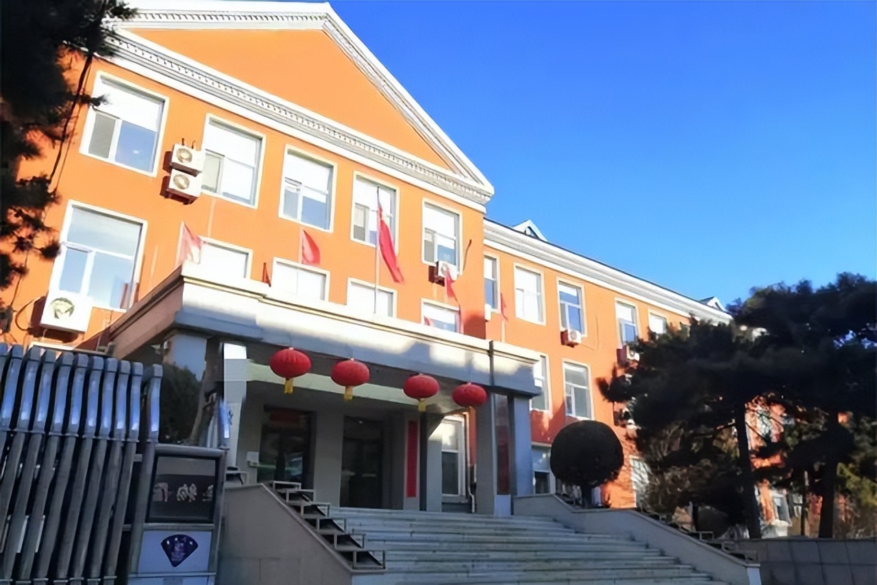 案例：已婚男出轨女教师，5年地下恋情被妻子带警察抓包