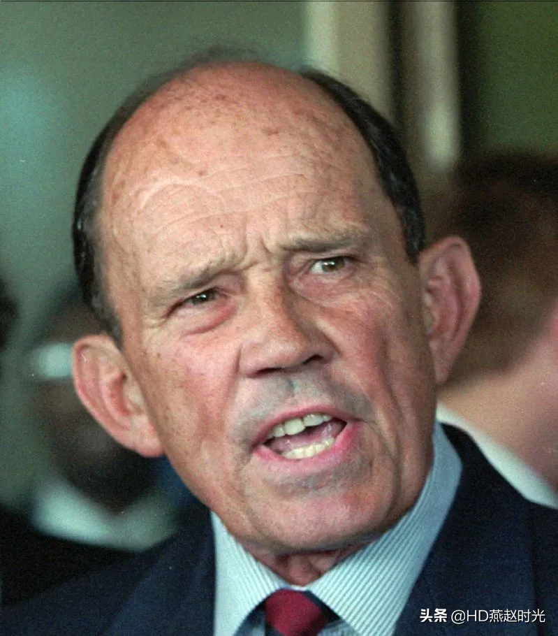 非正式会谈｜为了揭开恋童癖性侵大案，他在死前把儿子送到了中国