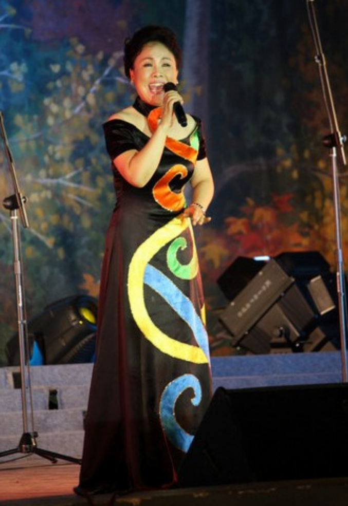 歌唱家芦秀梅:多次上春晚,丈夫入狱出场费5万降到2千,55岁病逝