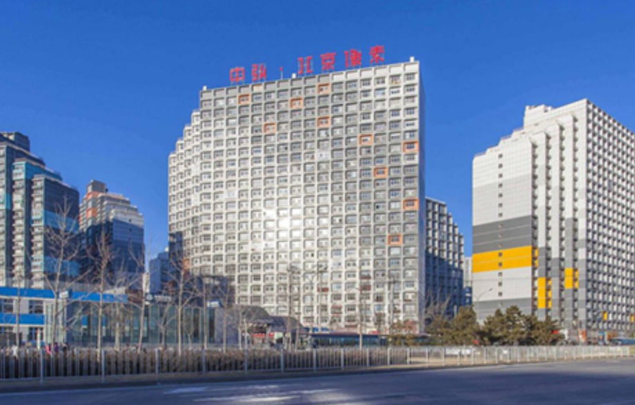 富豪负债800亿逃去国外，带走女明星和61个亿，父亲葬礼也不回来