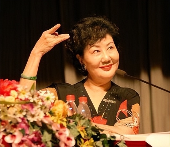 再传噩耗!曹可凡深夜发文:听闻意外离世,不禁黯然,网友:走好