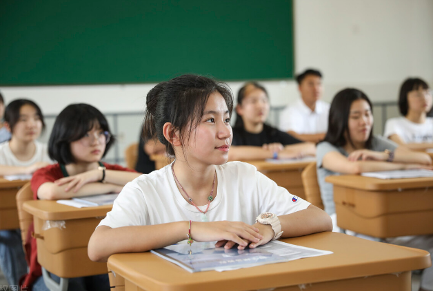 “用钱堆出来”的民办本科，一直饱受诟病，却为何一直不被取缔？