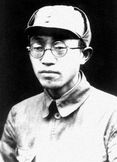 1952年，黄克诚大将的岳父被判处枪决，他为何选择“见死不救”？