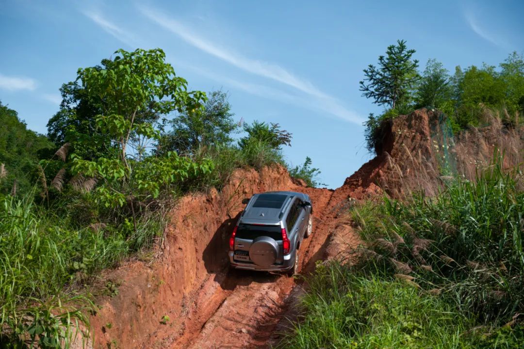 2.0T+8AT，21.48万元起，哈弗H9离“露营神器”，仅差一个PHEV版