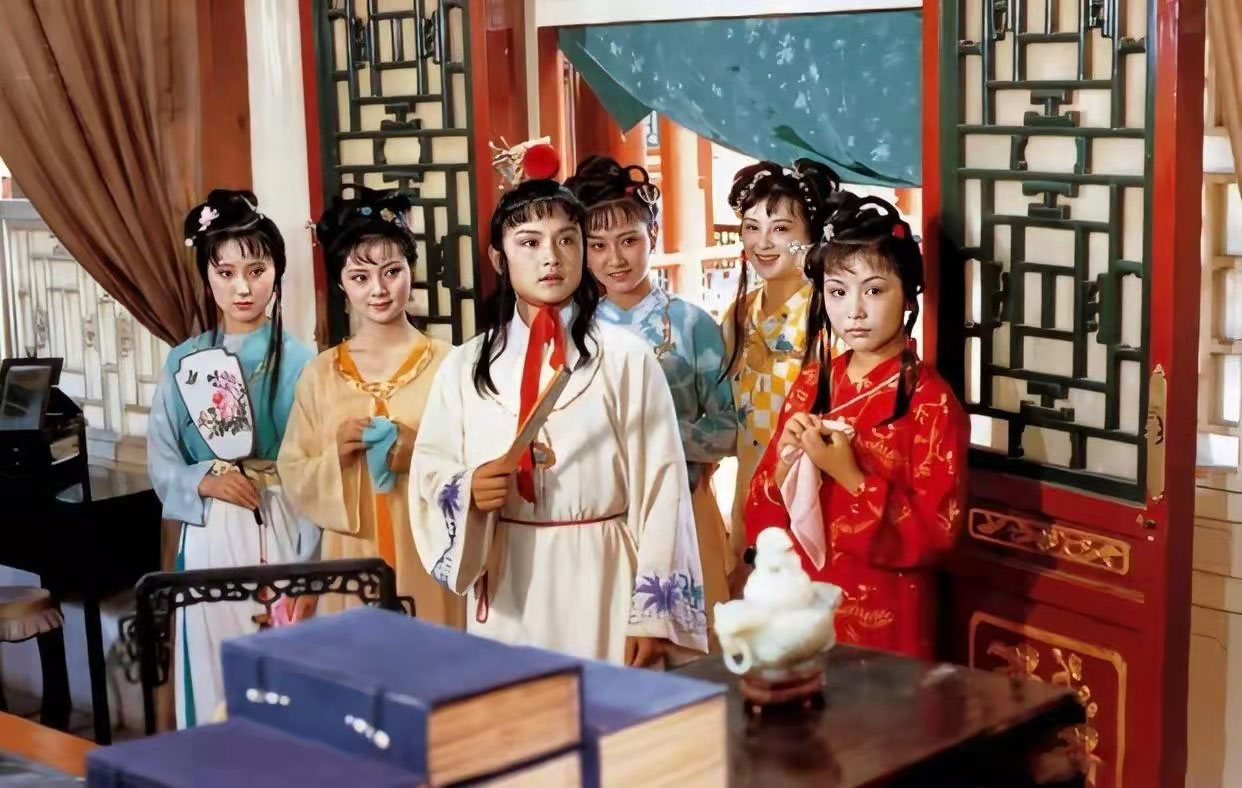 《红楼梦》中贾家因何被抄家?元妃省亲点的一出戏,一针见血点破
