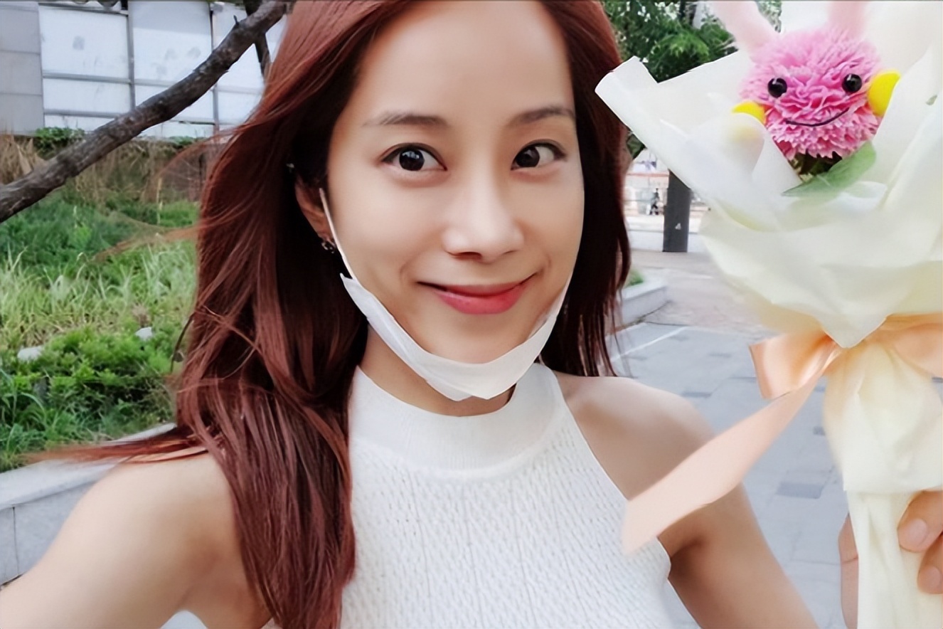 约会三周就闪婚，赵敏雅被家暴惊动警察，曾发短信向前男友求救