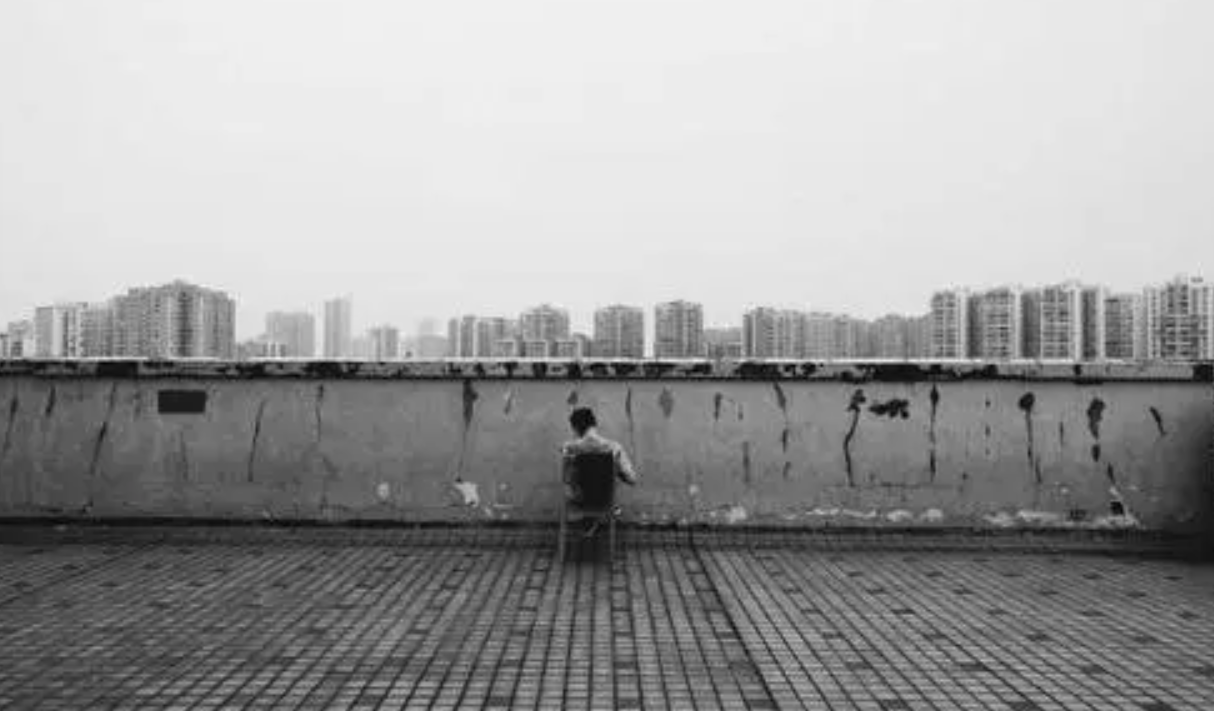 2009年，江西一“高考状元”因抢银行被判10年，出狱后又考上985