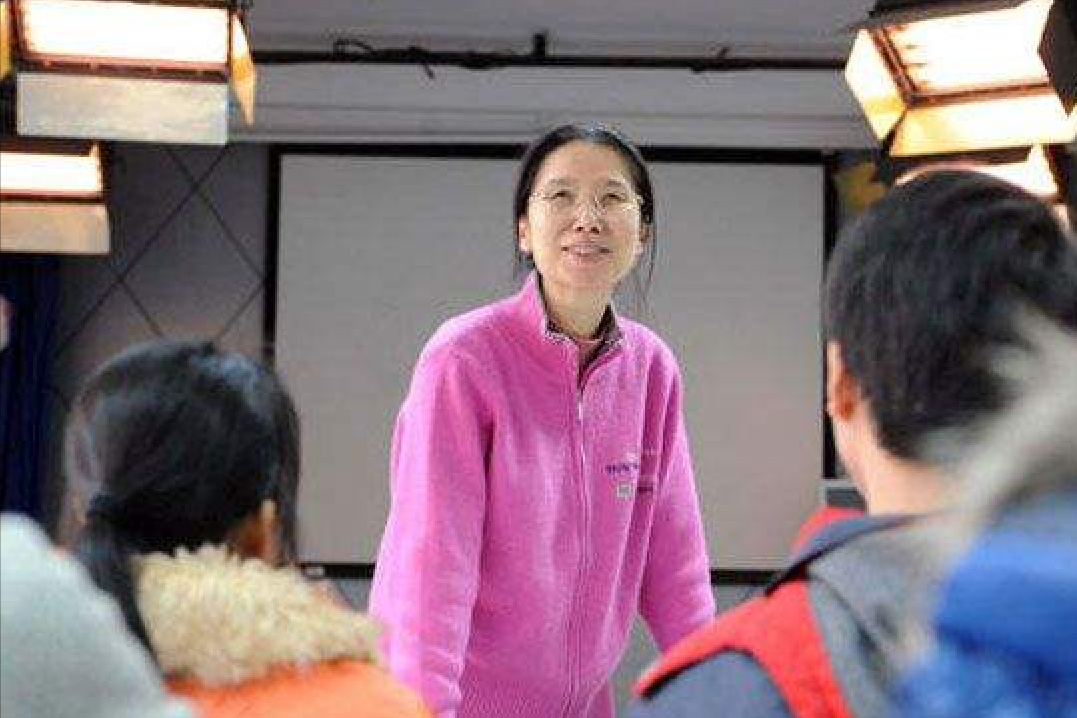 25岁成中科院讲师，29岁失明陷入人生低谷，47岁登上人民大会堂