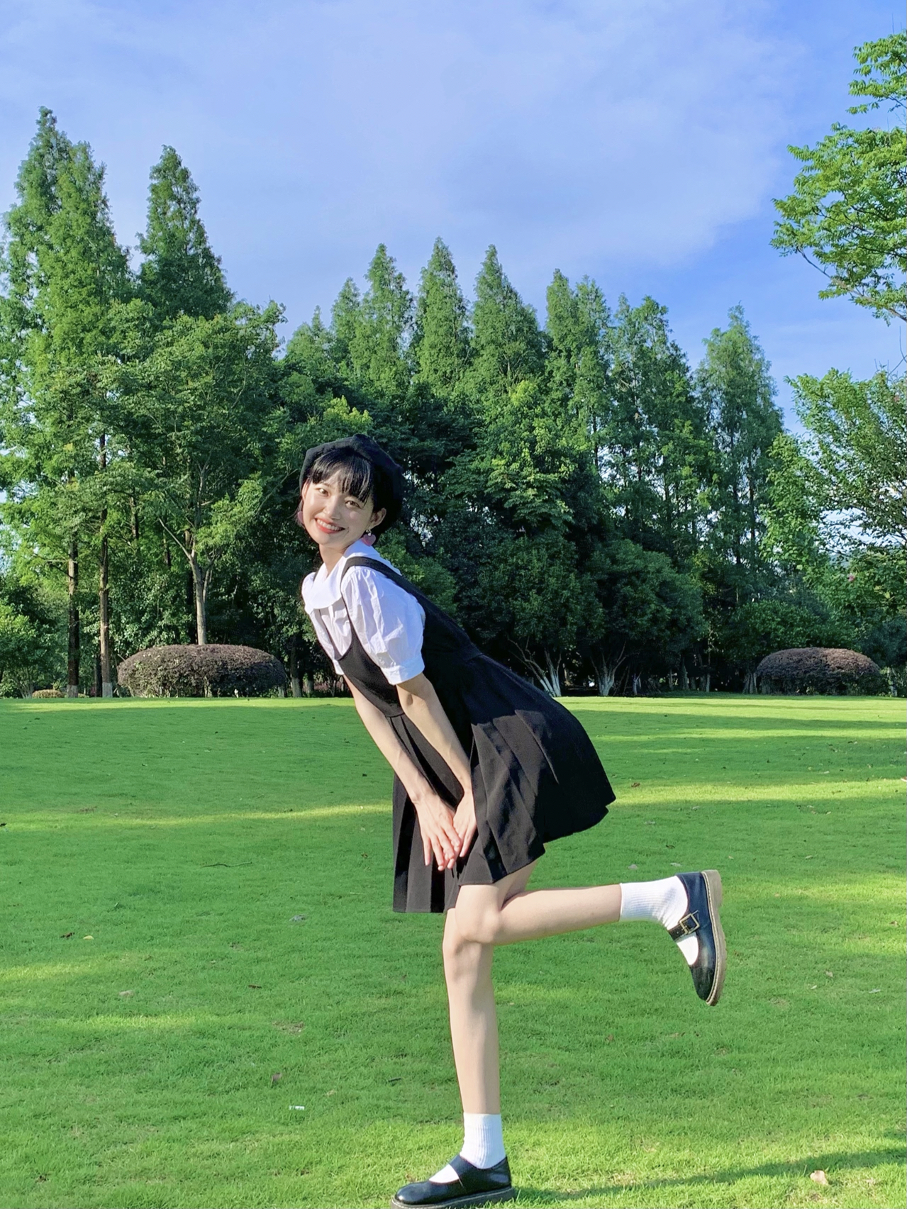 草地拍照的姿势图片(只一眼就爱上的草地人像) - 赤虎壹号