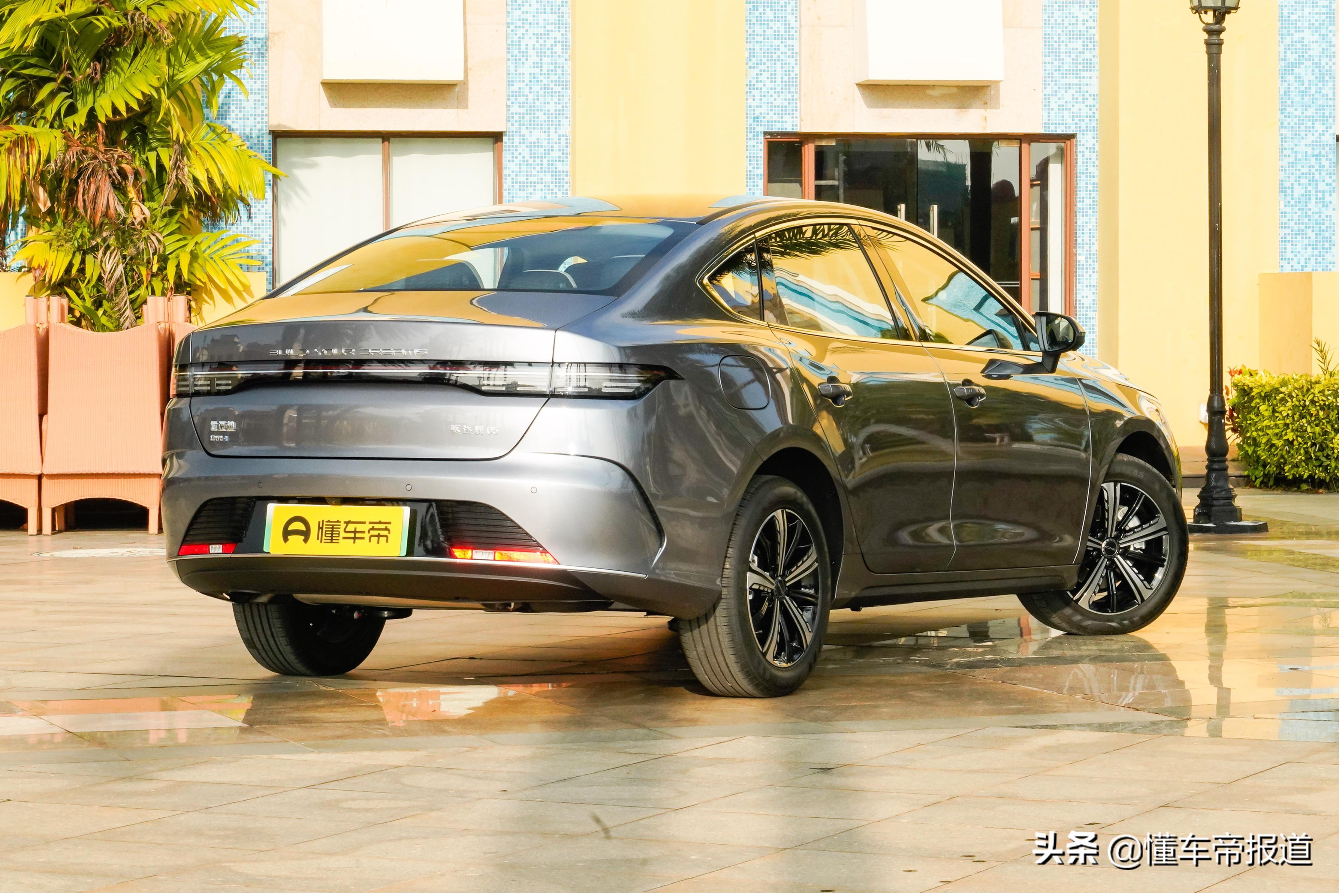 新车|“军舰”系列登场，比亚迪驱逐舰05正式上市，售11.98万元起